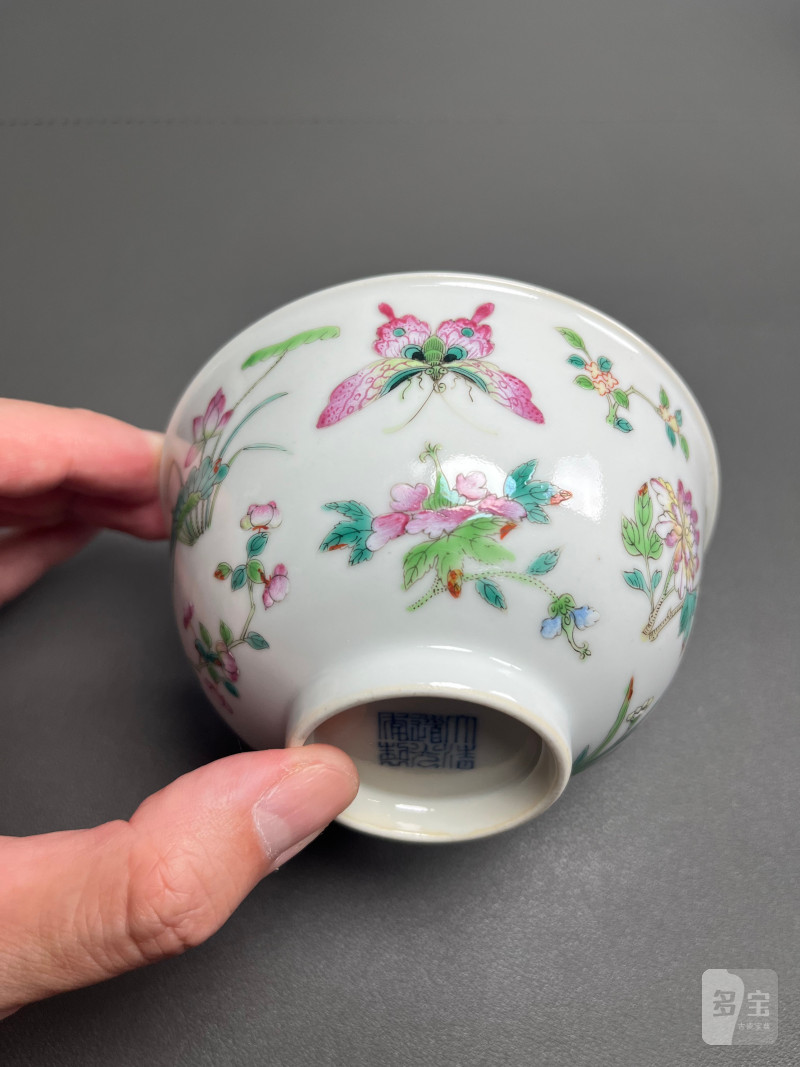 清道光  粉彩百蝶花卉纹碗 - 图3